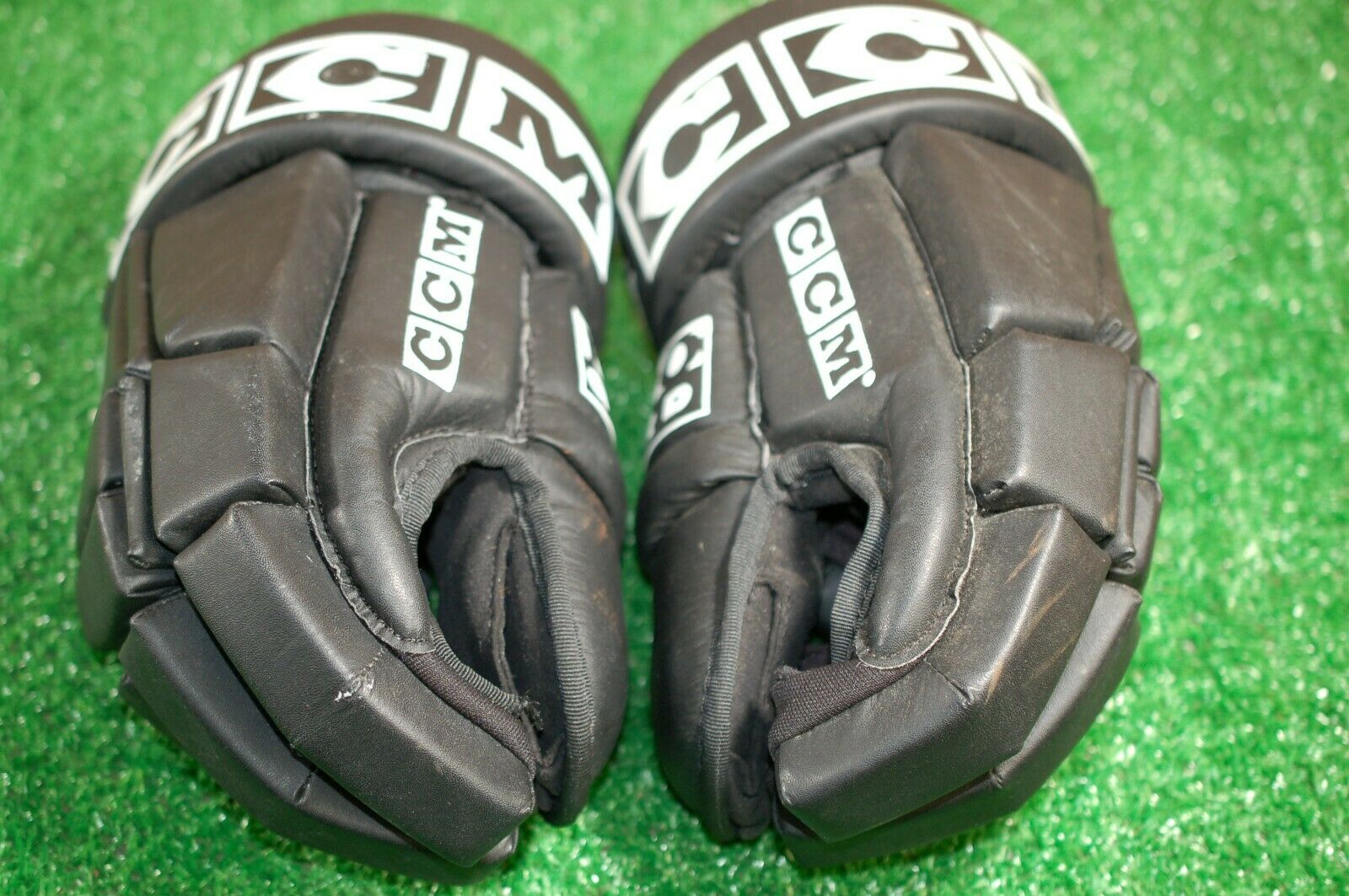 Ccm 210 Ss Pro Gard 13.5 Inch Hockey Gloves Vgc  V#216