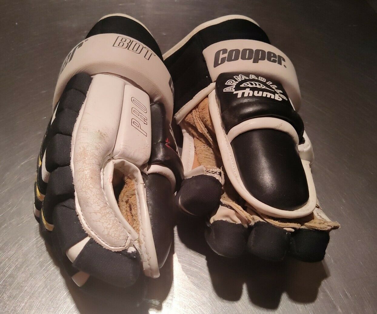 Vtg Hockey Gloves  Cooper Bdt Armadillo Sr Size Black
