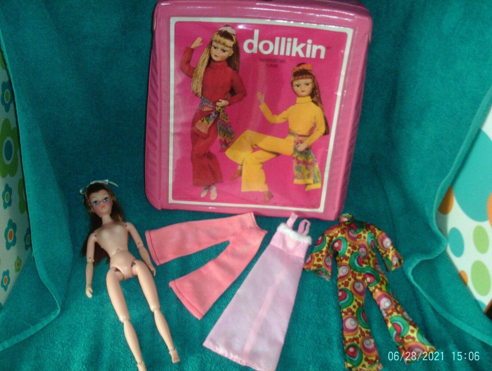 Vintage 11" Multi Jointed Vinyl Plastic Uneeda Dollikin Doll With Carrying Case